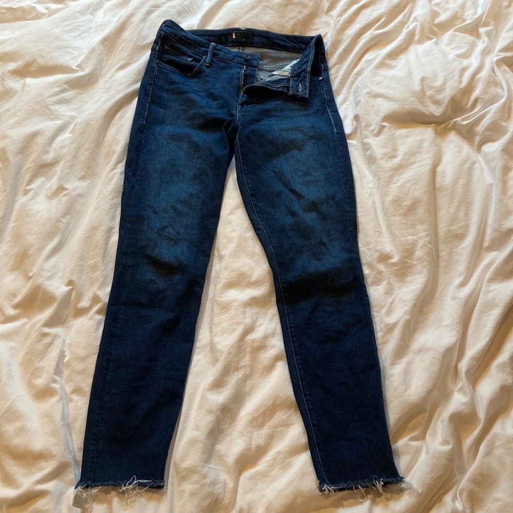 MOTHER High Waisted Looker Ankle Fray 28